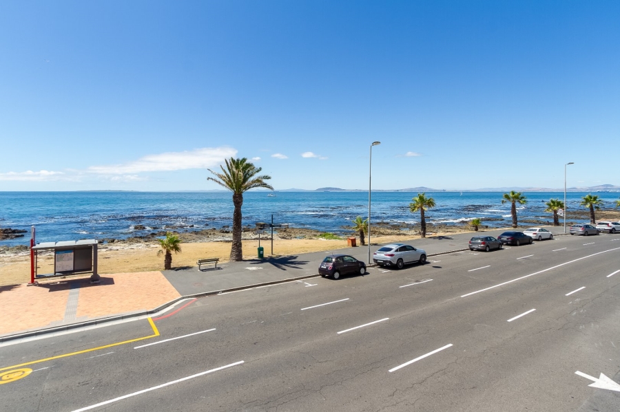 To Let 3 Bedroom Property for Rent in Mouille Point Western Cape